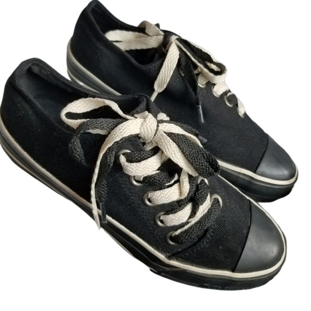 Juicy Couture $129 sneakers, FINAL PRICE! black and white size 6.5 - Picture 2 of 12